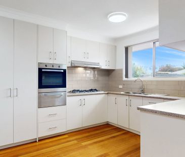 Spacious Family Home with Modern Features and Prime Location - Photo 4