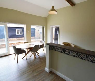 1 bedroom barn conversion to rent - Photo 1