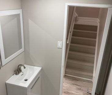 For Lease - 180 Mississauga Valley Boulevard Unit# 4, Mississauga, ... - Photo 4