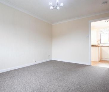 2 bedroom semi-detached house to rent - Photo 3