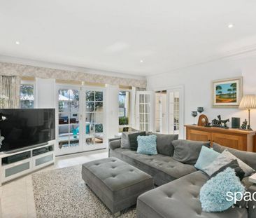 Spacious unfurnished family home, in sought after location. - Photo 3