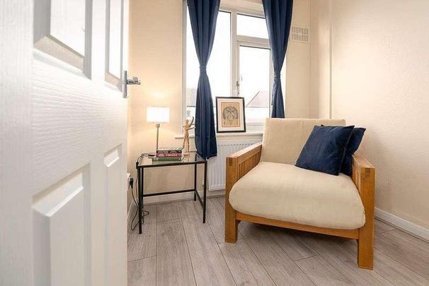 Roxeth Green Avenue, HA2 - Photo 1