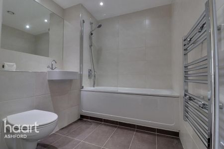 2 bedroom flat to rent - Photo 4