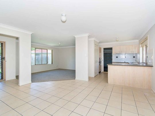 CABOOLTURE SOUTH - CLOSE & CONVENIENT - Photo 1