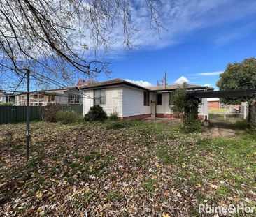 Spacious three bedroom home - Photo 2