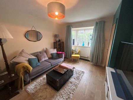 Vernon Way, Guildford, Surrey, GU2 - Photo 2