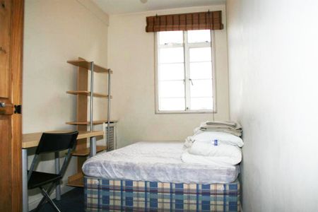 Latymer Court, Hammersmith Road, Hammersmith, London, W6 - Photo 3