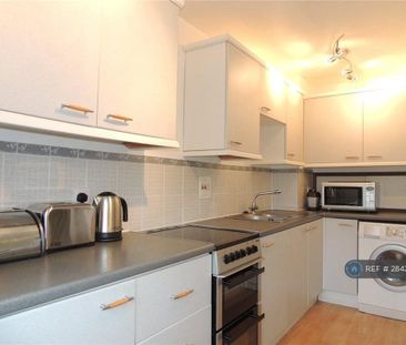 2 bedroom maisonette to rent - Photo 6