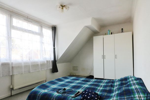 Hinksey Close, Langley - Photo 1