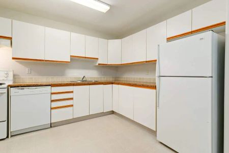 - 3 Bedroom at Halman Heights Townhomes - Photo 3