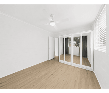 MINUTES TO WATERFRONT AND WYNNUM CENTRAL SHOPS - Photo 2