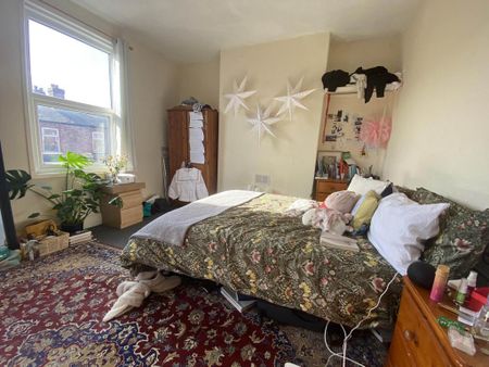 4 bedroom semi-detached house to rent - Photo 2