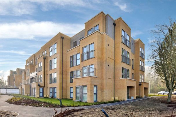 A modern and spacious two bedroom apartment in a Bellway Homes development with off-street parking in Taplow. - Photo 1