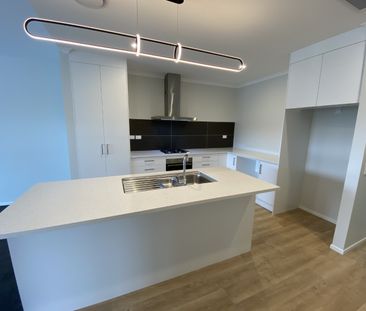 68 Hokioi Drive, Kenepuru - Photo 5