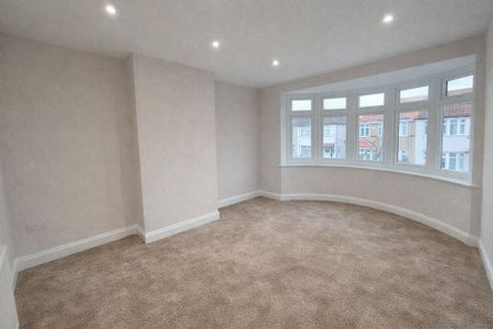 4 bedroom semi-detached house to rent - Photo 5