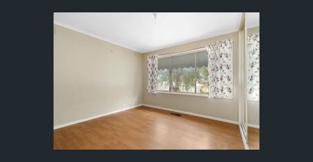 Comfort and Convenience ~ 3 Bed 1 Bath Family Home ~ Large Yard ~ Ducted Heating - Photo 2