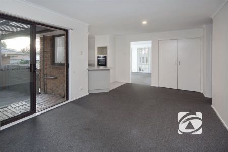 FAMILY LIVING IN LANGWARRIN PARK ESTATE - Photo 5