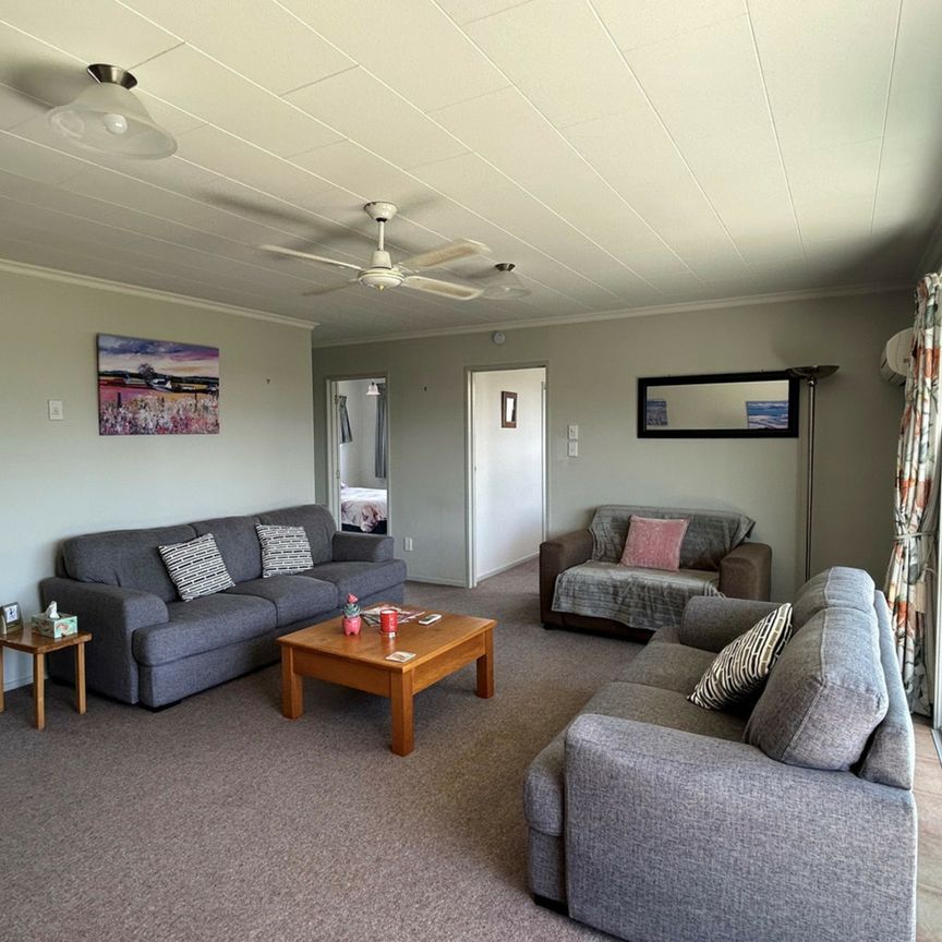 A WEE BEAUTY - Photo 1