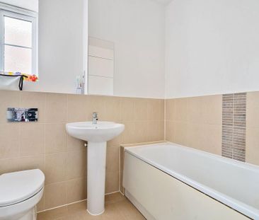 3 bedroom detached house to rent - Photo 2