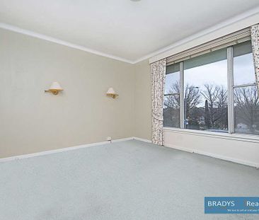 102 Hopetoun Circuit, Yarralumla ACT 2600 - House For Rent | Domain - Photo 4