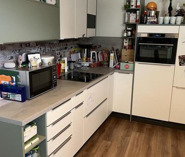 3-Raum Wohnung mit Balkon und neuer Einbauküche -WG geeignet - Photo 3