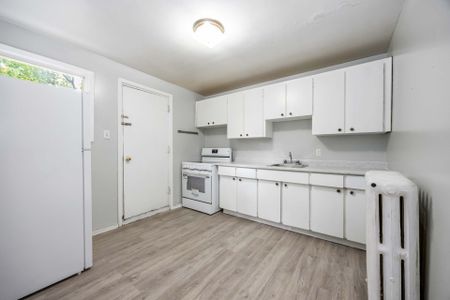 For Lease - 4990 Dundas Street Unit# A, Toronto, Ontario - Photo 3