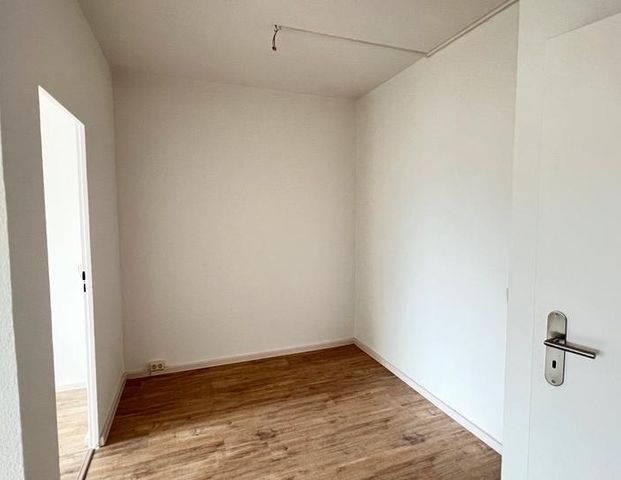 GEMÜTLICH WOHNEN: 3 Zimmer, Balkon & EBK - Foto 1