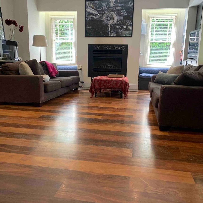 Hawthorn East - Photo 1