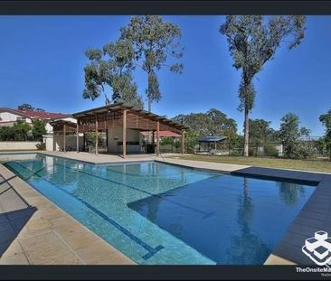 THOWNHOUSE IN FAMILY-FRIENDLY NOTTINGHAM SQUARE Furnished - Photo 1