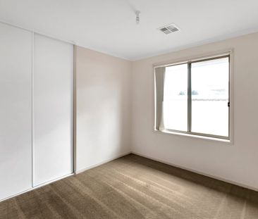 Spacious Family Home with Plenty of Features! - Photo 5