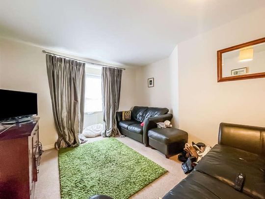 Celsus Grove, Swindon, Wilts, SN1 - Photo 1