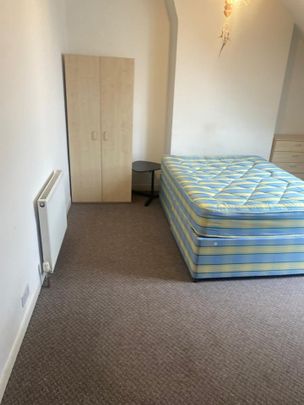 Room in a Shared House, Sussex Place, BS2 - Photo 1