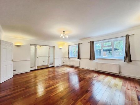 5 bedroom detached house to rent - Photo 2