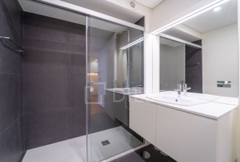 Apartamento T1 com varanda - Novo - Casa da Musica - Rotunda Boavista