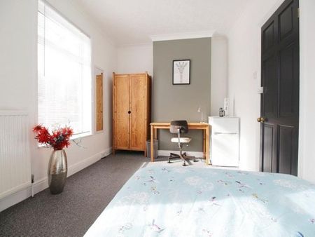 1 bedroom in a house share to rent - Photo 3
