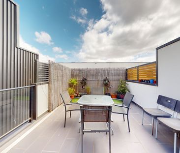 Sleek, Spacious & Convenient - Photo 4