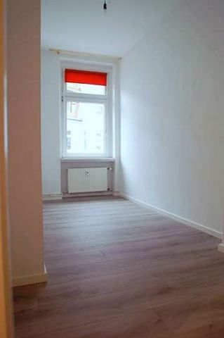 Attraktive Altbauwohnung mit Einbauküche und Balkon. - Photo 3