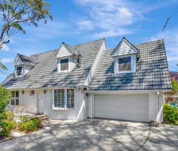 Spacious Family Home - Pool Maintenance Included - Photo 2