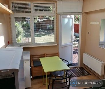 Studio to rent - Photo 2