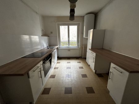 Location Appartement 4 pièces 90m² LE CREUSOT 71200 - Photo 3