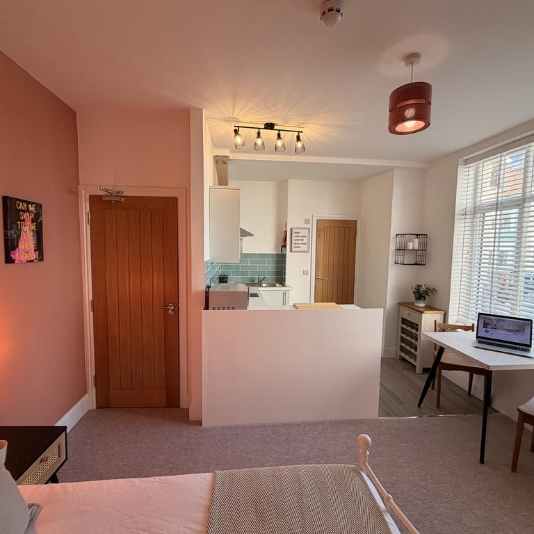 Studio to rent - Photo 1