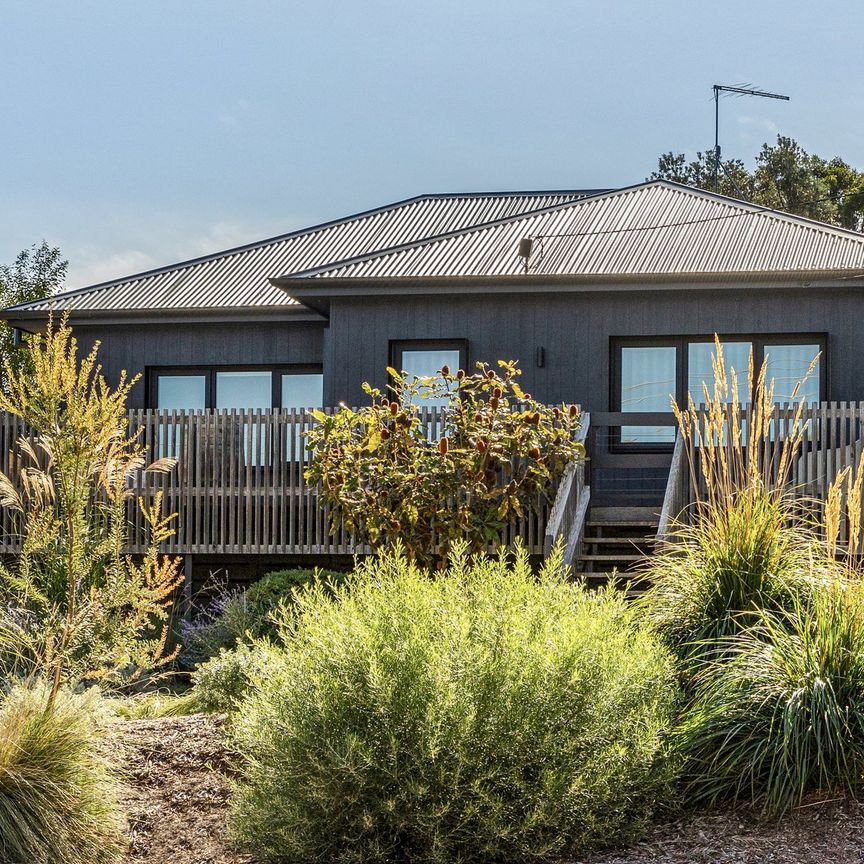 16 Howard Street, - Photo 1
