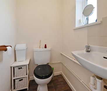 4 bedroom semi-detached house to rent - Photo 5