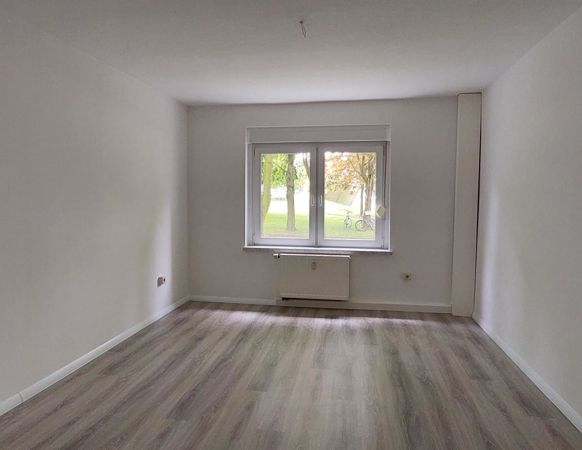 Neue gemütlichen 3-Zimmerwohnung im Erdgeschoss mit Balkon feiern! - Photo 1