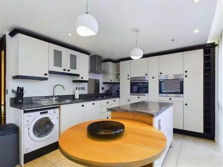 18 Shaftesbury Court, Marcus Ward Street, Belfast, BT7 1RY - Photo 5