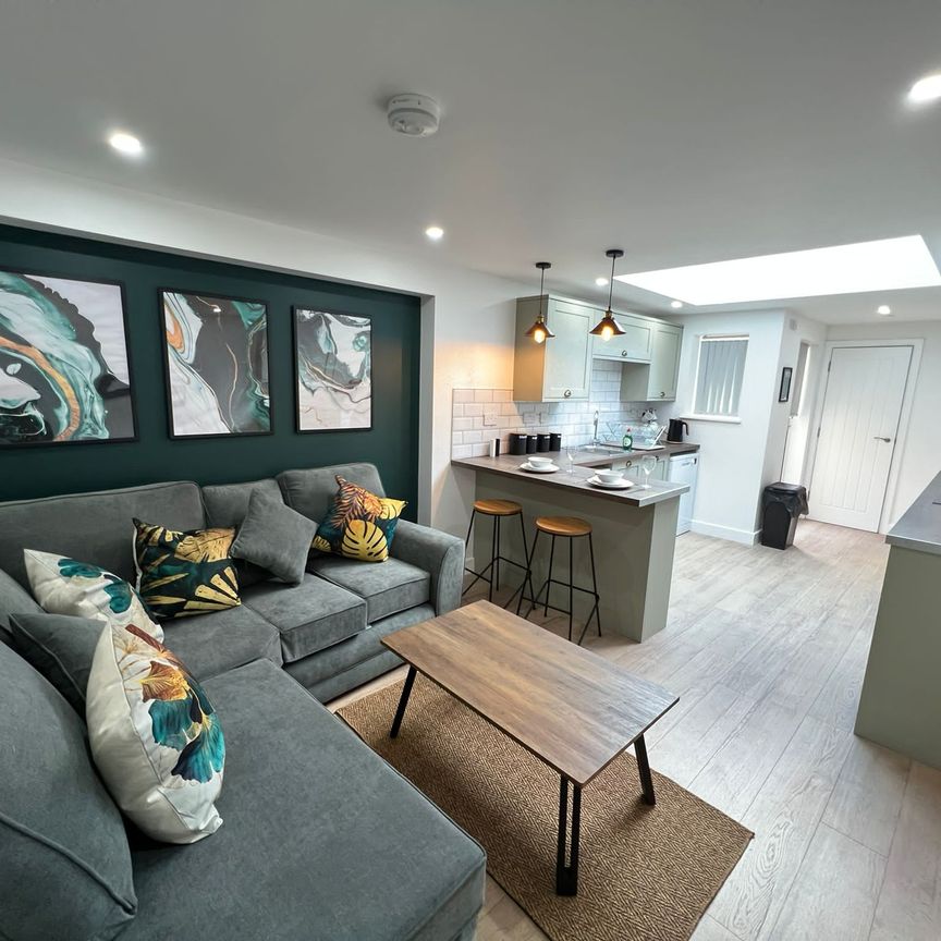 Augustus Road Room 4 - Photo 1