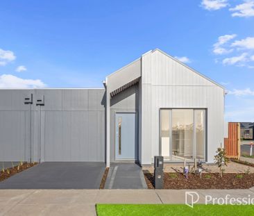 11 Lanark Street, Clyde North VIC 3978 - Photo 6