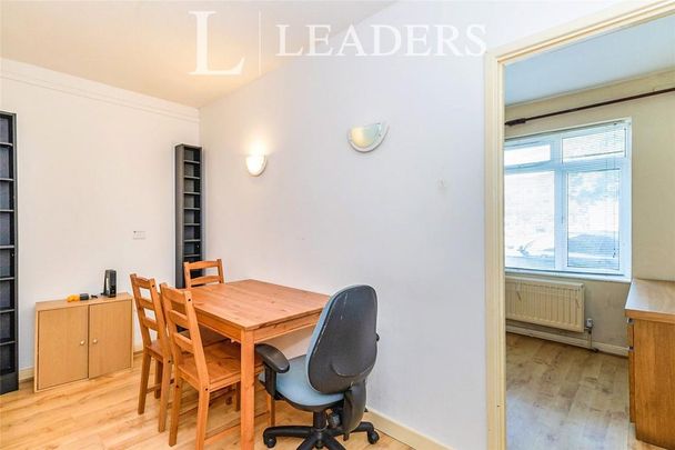 3 bedroom flat to rent - Photo 1