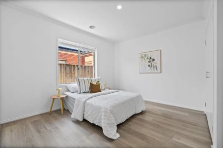 Where Style Meets Everyday Comfort - Photo 3