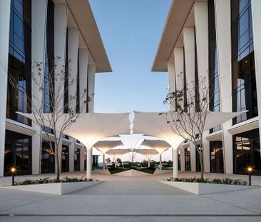 Beautiful 3-Bedroom Apartment with Water Views - Photo 6